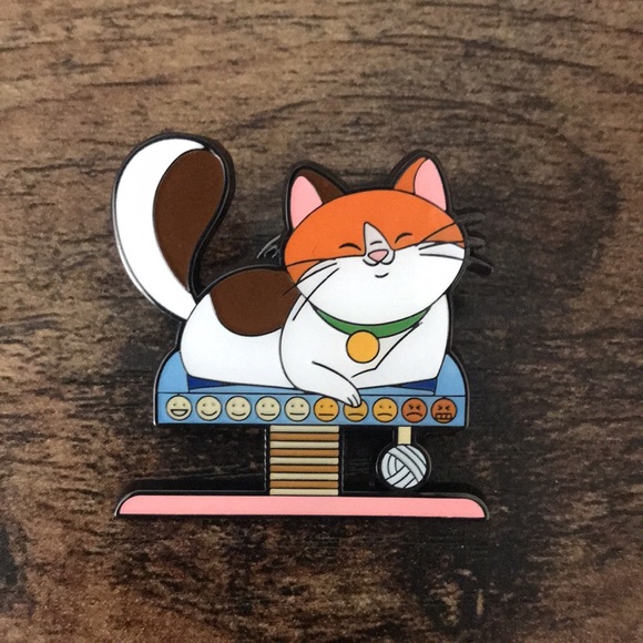 Disney Loungefly Mystery Cat House Tree Enamel Pin - Picture 2 of 2